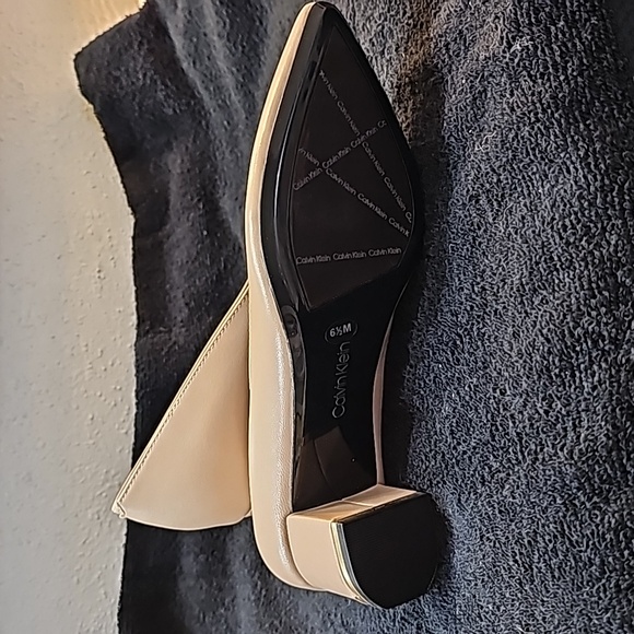 Calvin Klein Nude Low Heel Pumps New Size 6.5 - Picture 4 of 4